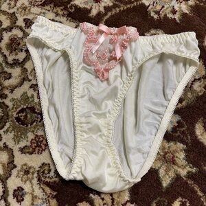 Soft yellow Trim Panties with Pink Bow